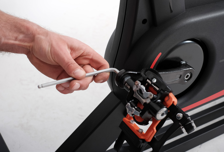 How to change the pedals on your Wattbike Pro Trainer Wattbike